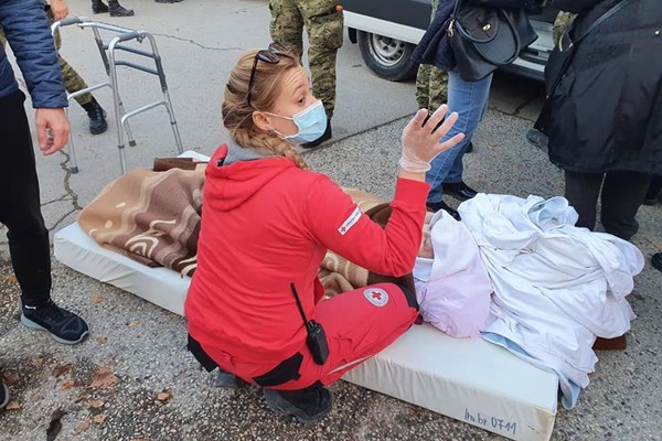 Za stradale u potresu prikupljeno 36 milijuna kuna, timovi aktivni na terenu